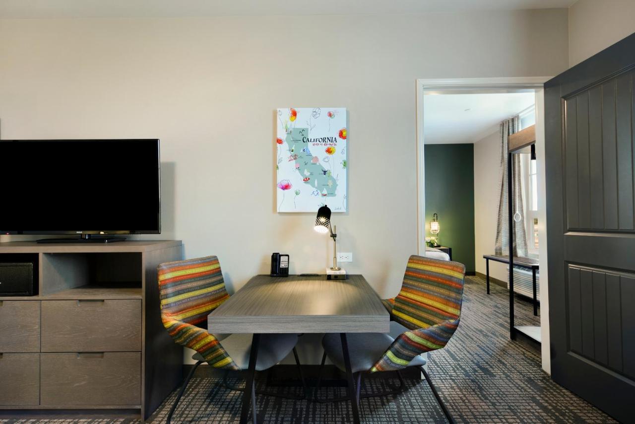 Oxford Suites פאסו רובלס מראה חיצוני תמונה