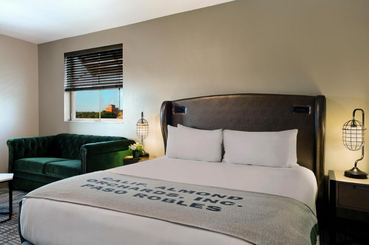 Oxford Suites פאסו רובלס מראה חיצוני תמונה