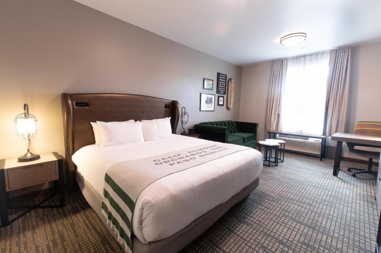Oxford Suites פאסו רובלס מראה חיצוני תמונה